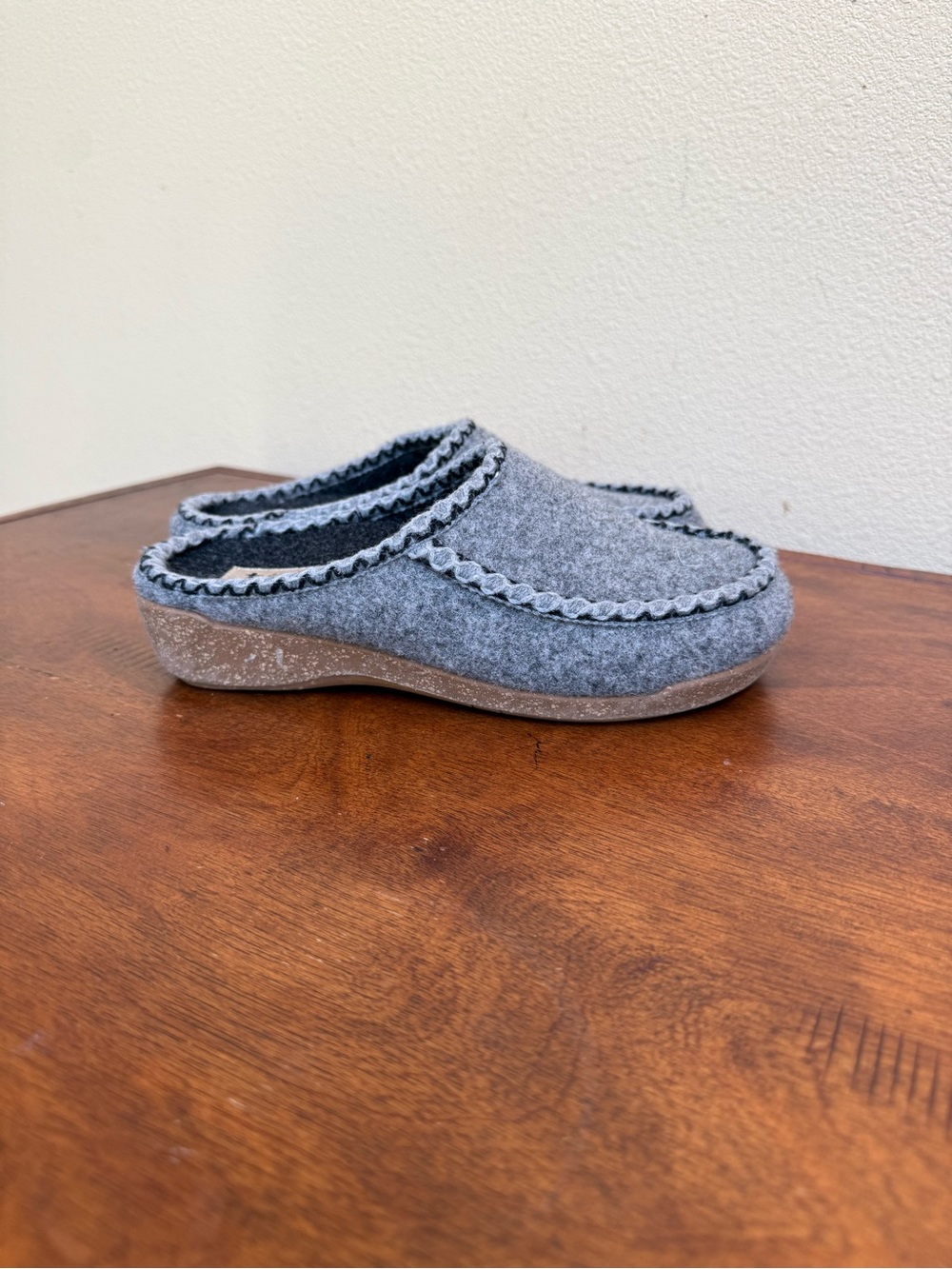 Taos Woolma Clogs Gray Wool Slip On Slide Size 37 USA 6.5